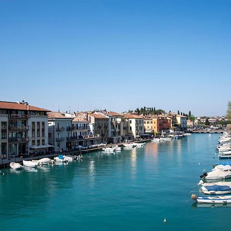 Time To Relax - La Terrazza Sul Lago Peschiera del Garda Eksteriør billede