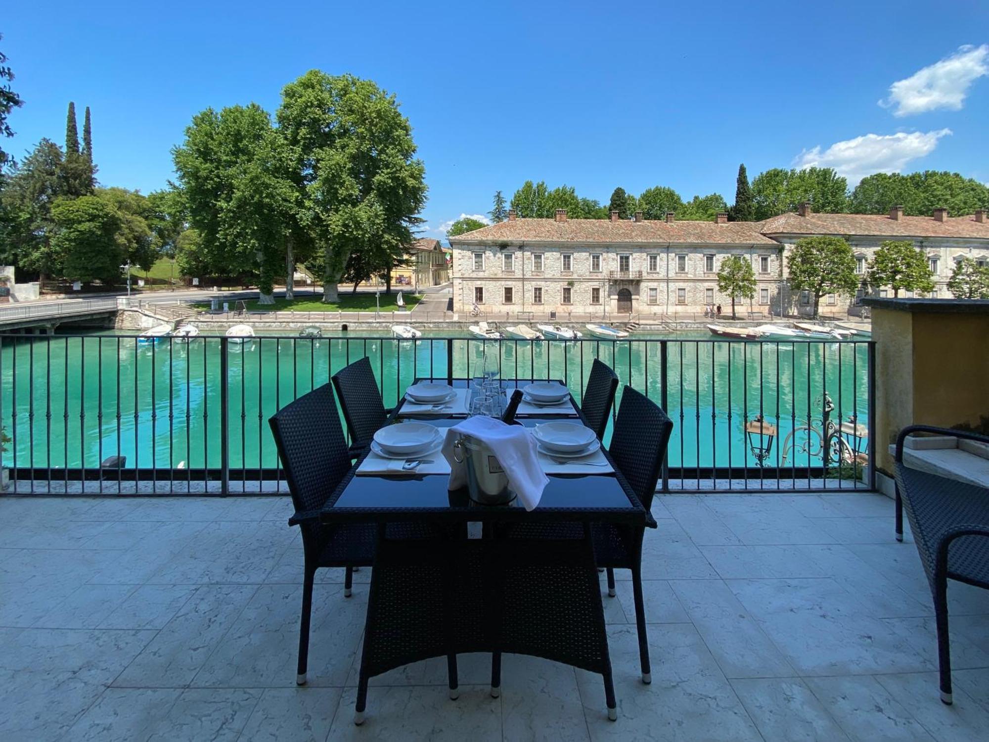Time To Relax - La Terrazza Sul Lago Peschiera del Garda Eksteriør billede